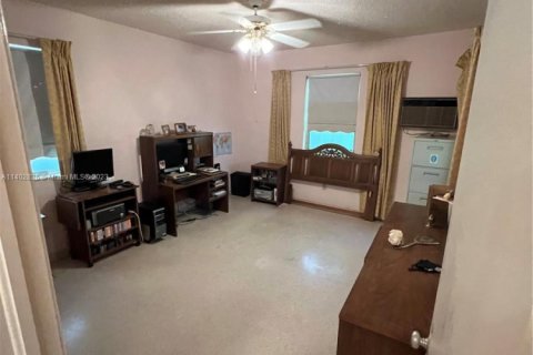 House in Coral Gables, Florida 2 bedrooms, 118.54 sq.m. № 1874560 - photo 10
