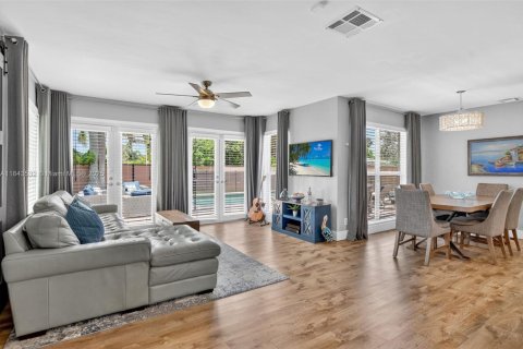 House in Deerfield Beach, Florida 3 bedrooms, 170.94 sq.m. № 1838759 - photo 8