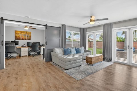 House in Deerfield Beach, Florida 3 bedrooms, 170.94 sq.m. № 1838759 - photo 10