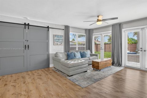 House in Deerfield Beach, Florida 3 bedrooms, 170.94 sq.m. № 1838759 - photo 9