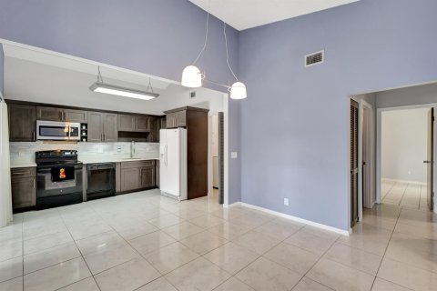 Снять в аренду квартиру в Уэст-Палм-Бич, Флорида 5 комнат, 136.38м2, № 2180614 - фото 7