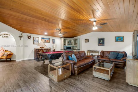 House in Fort Lauderdale, Florida 7 bedrooms, 536.51 sq.m. № 1855054 - photo 15