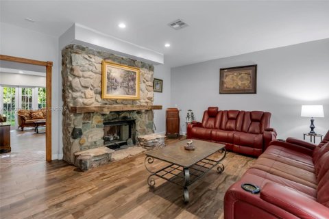House in Fort Lauderdale, Florida 7 bedrooms, 536.51 sq.m. № 1855054 - photo 11