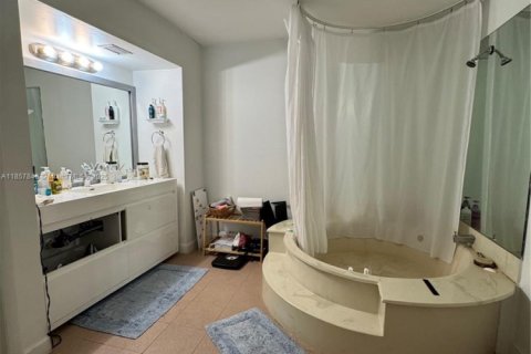 Купить кондоминиум в Майами, Флорида 2 спальни, 124.49м2, № 1882400 - фото 18