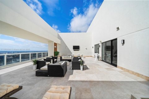 Condominio en alquiler en Hallandale Beach, Florida, 3 dormitorios, 238.39 m2 № 2054162 - foto 19