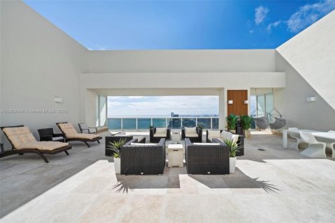 Condominio en Hallandale Beach, Florida, 3 dormitorios  № 2054162