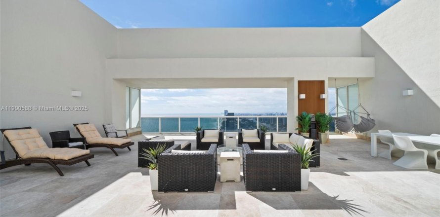 Condominio en Hallandale Beach, Florida, 3 dormitorios  № 2054162