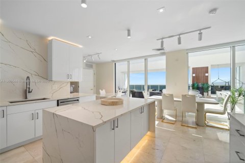 Condominio en alquiler en Hallandale Beach, Florida, 3 dormitorios, 238.39 m2 № 2054162 - foto 2