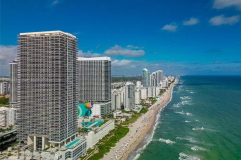 Condominio en alquiler en Hallandale Beach, Florida, 3 dormitorios, 238.39 m2 № 2054162 - foto 20