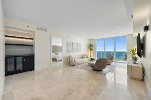 Condominio en alquiler en Hallandale Beach, Florida, 3 dormitorios, 238.39 m2 № 2054162 - foto 13