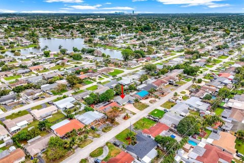 Casa en venta en Pembroke Pines, Florida, 2 dormitorios, 112.23 m2 № 1696743 - foto 27