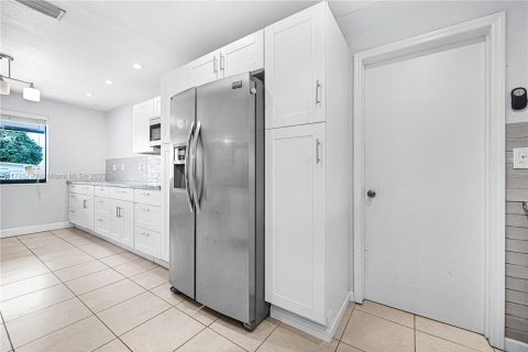 Casa en venta en Pembroke Pines, Florida, 2 dormitorios, 112.23 m2 № 1696743 - foto 8