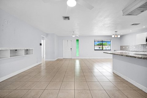 Casa en venta en Pembroke Pines, Florida, 2 dormitorios, 112.23 m2 № 1696743 - foto 4