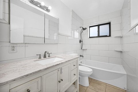 Casa en venta en Pembroke Pines, Florida, 2 dormitorios, 112.23 m2 № 1696743 - foto 14