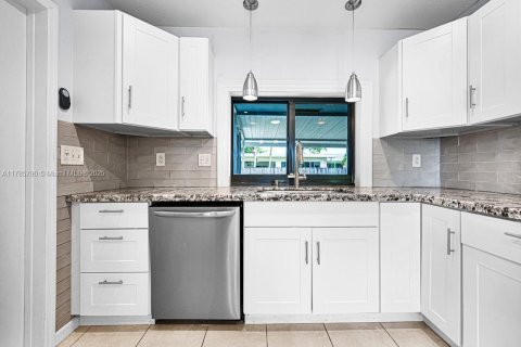 Casa en venta en Pembroke Pines, Florida, 2 dormitorios, 112.23 m2 № 1696743 - foto 6