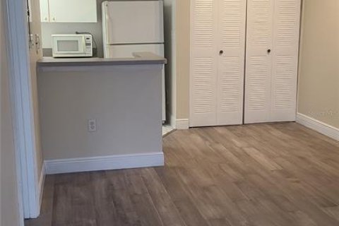Condo in Tampa, Florida, 1 bedroom  № 1869557 - photo 10