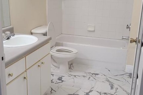 Condo in Tampa, Florida, 1 bedroom  № 1869557 - photo 11