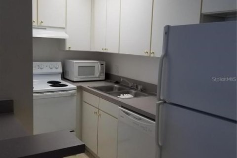 Condo in Tampa, Florida, 1 bedroom  № 1869557 - photo 13