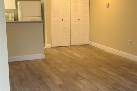Condo in Tampa, Florida, 1 bedroom  № 1869557 - photo 9