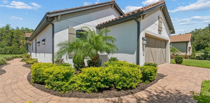 Villa ou maison à Wesley Chapel, Floride 3 chambres, 179.67 m2 № 2298483