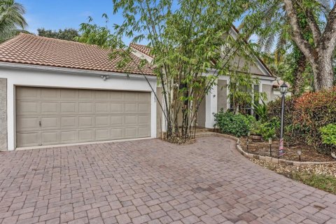 House in Coral Springs, Florida 4 bedrooms, 204.29 sq.m. № 2432975 - photo 6