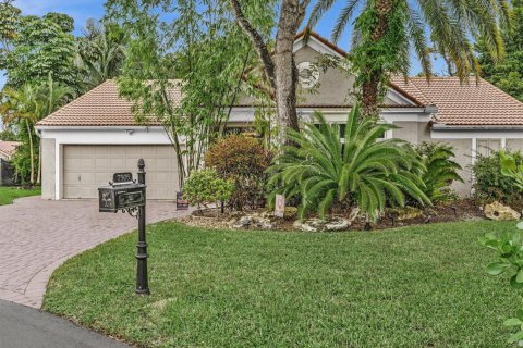 House in Coral Springs, Florida 4 bedrooms, 204.29 sq.m. № 2432975 - photo 5