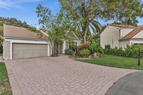 House in Coral Springs, Florida 4 bedrooms, 204.29 sq.m. № 2432975 - photo 3