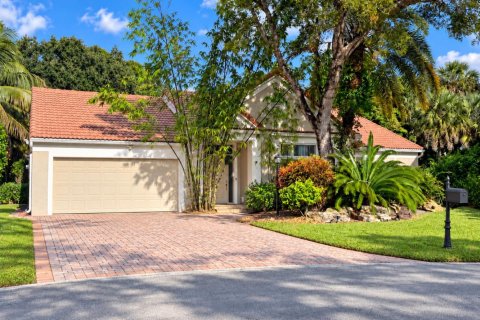 House in Coral Springs, Florida 4 bedrooms, 204.29 sq.m. № 2432975 - photo 1