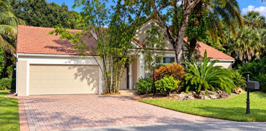 House in Coral Springs, Florida 4 bedrooms, 204.29 sq.m. № 2432975