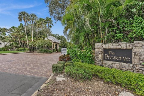 House in Coral Springs, Florida 4 bedrooms, 204.29 sq.m. № 2432975 - photo 2