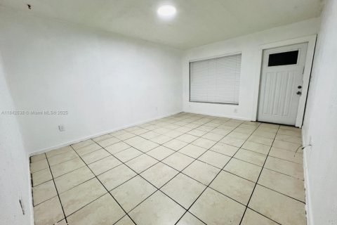 Commercial property in Sebring, Florida № 1980430 - photo 2