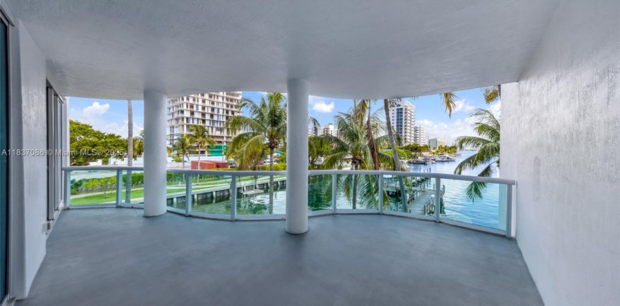Condo à North Bay Village, Floride, 3 chambres № 1823426