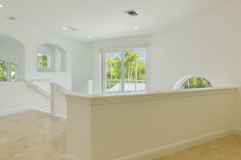 Casa en alquiler en Miami Beach, Florida, 5 dormitorios, 366.13 m2 № 1988642 - foto 21
