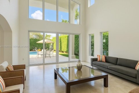 Casa en alquiler en Miami Beach, Florida, 5 dormitorios, 366.13 m2 № 1988642 - foto 6