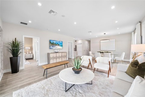 Townhouse in Fort Myers, Florida 3 bedrooms, 189.8 sq.m. № 1940678 - photo 6