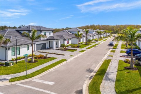 Townhouse in Fort Myers, Florida 3 bedrooms, 189.8 sq.m. № 1940678 - photo 5