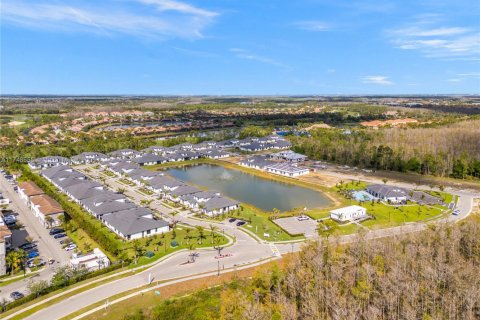 Townhouse in Fort Myers, Florida 3 bedrooms, 189.8 sq.m. № 1940678 - photo 9