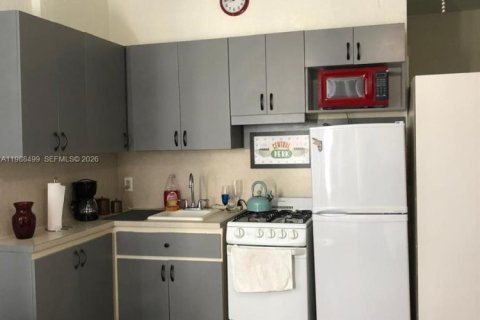 Condo in Miami Beach, Florida  № 2067626 - photo 3