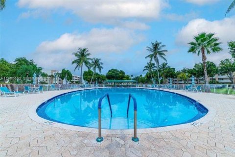 Copropriété à vendre à Tamarac, Floride: 2 chambres, 121.24 m2 № 2048129 - photo 15