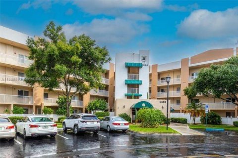 Copropriété à vendre à Tamarac, Floride: 2 chambres, 121.24 m2 № 2048129 - photo 2