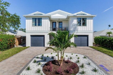 Casa en North Redington Beach, Florida 4 dormitorios, 219.81 m2 № 2143954