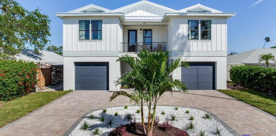 Casa en North Redington Beach, Florida 4 dormitorios, 219.81 m2 № 2143954
