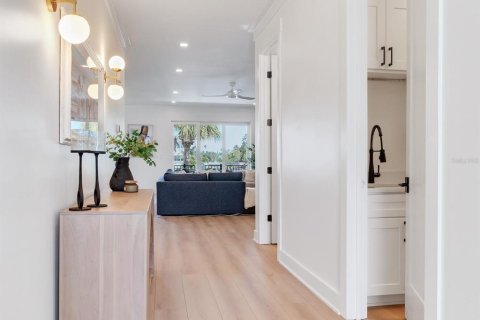Casa en venta en North Redington Beach, Florida, 4 dormitorios, 219.81 m2 № 2143954 - foto 8