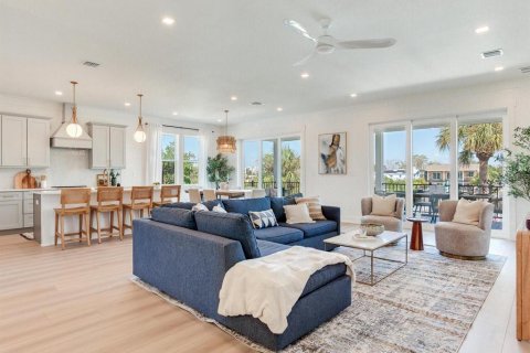 Casa en venta en North Redington Beach, Florida, 4 dormitorios, 219.81 m2 № 2143954 - foto 12