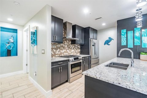 Condo in Saint Petersburg, Florida, 2 bedrooms  № 1677817 - photo 13