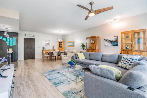 Condo in Saint Petersburg, Florida, 2 bedrooms  № 1677817 - photo 10