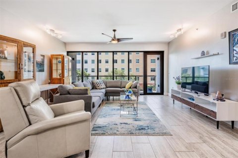 Condo in Saint Petersburg, Florida, 2 bedrooms  № 1677817 - photo 8
