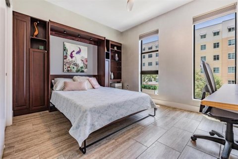 Condo in Saint Petersburg, Florida, 2 bedrooms  № 1677817 - photo 25