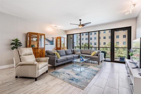 Condo in Saint Petersburg, Florida, 2 bedrooms  № 1677817 - photo 7