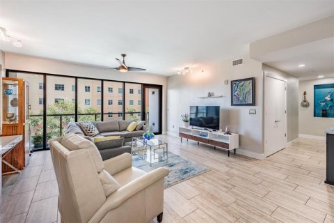 Condo in Saint Petersburg, Florida, 2 bedrooms  № 1677817 - photo 3